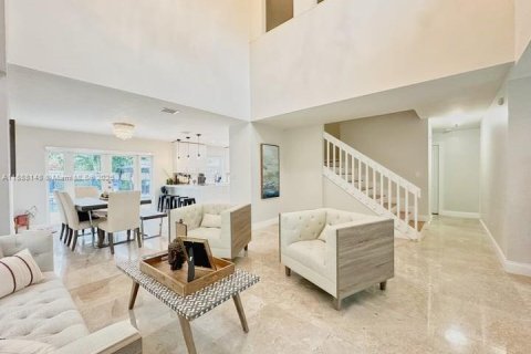 Снять в аренду виллу или дом в Майами, Флорида 4 спальни, 268.02м2, № 1942082 - фото 7