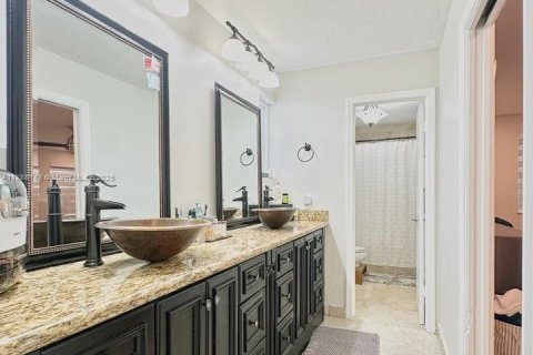 Снять в аренду виллу или дом в Майами, Флорида 4 спальни, 268.02м2, № 1942082 - фото 23