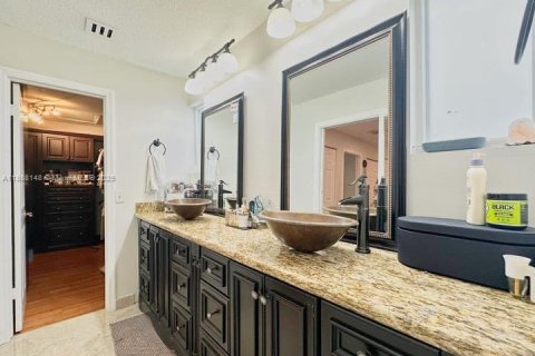 Снять в аренду виллу или дом в Майами, Флорида 4 спальни, 268.02м2, № 1942082 - фото 25