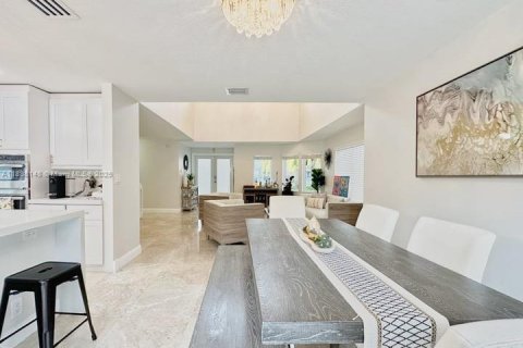 Снять в аренду виллу или дом в Майами, Флорида 4 спальни, 268.02м2, № 1942082 - фото 5