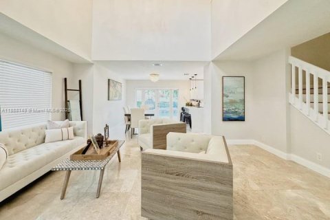 Снять в аренду виллу или дом в Майами, Флорида 4 спальни, 268.02м2, № 1942082 - фото 6