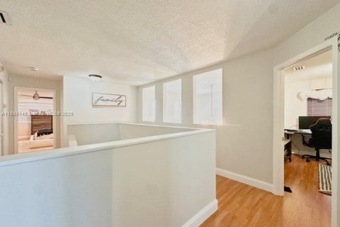 Снять в аренду виллу или дом в Майами, Флорида 4 спальни, 268.02м2, № 1942082 - фото 29