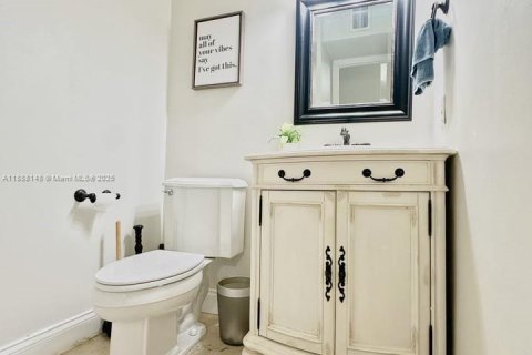 Снять в аренду виллу или дом в Майами, Флорида 4 спальни, 268.02м2, № 1942082 - фото 11