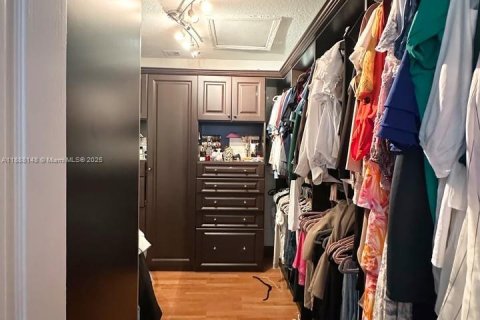 Снять в аренду виллу или дом в Майами, Флорида 4 спальни, 268.02м2, № 1942082 - фото 21