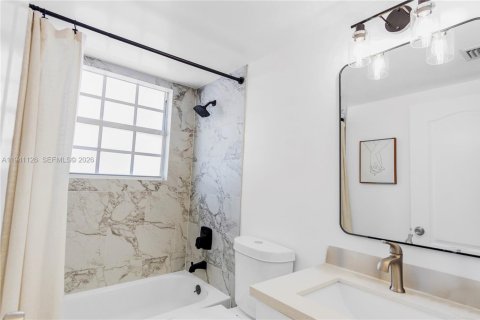 Villa ou maison à vendre à Miramar, Floride: 3 chambres, 160.35 m2 № 1999655 - photo 19