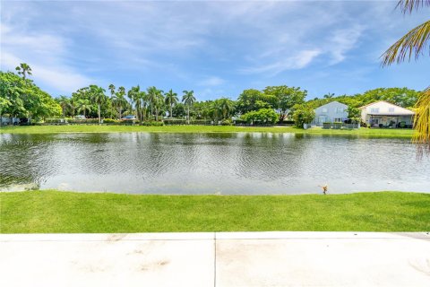 Villa ou maison à vendre à Miramar, Floride: 3 chambres, 160.35 m2 № 1999655 - photo 10