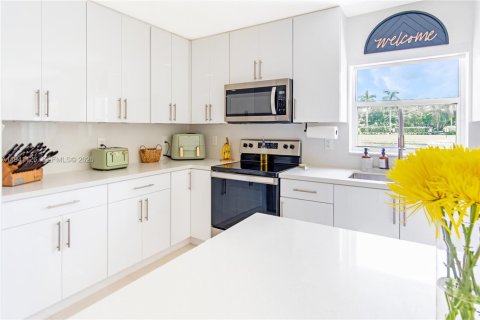 Villa ou maison à vendre à Miramar, Floride: 3 chambres, 160.35 m2 № 1999655 - photo 4