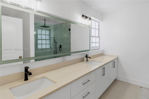 Villa ou maison à vendre à Miramar, Floride: 3 chambres, 160.35 m2 № 1999655 - photo 12