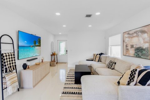 Villa ou maison à vendre à Miramar, Floride: 3 chambres, 160.35 m2 № 1999655 - photo 2