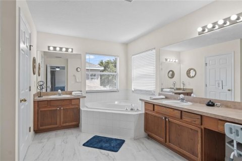 House in Orlando, Florida 5 bedrooms, 255.11 sq.m. № 2338838 - photo 22