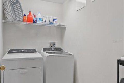 House in Orlando, Florida 5 bedrooms, 255.11 sq.m. № 2338838 - photo 30