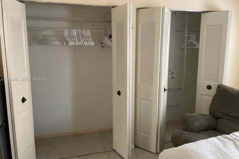 Villa ou maison à louer à Sunrise, Floride: 1 chambre № 2044845 - photo 13