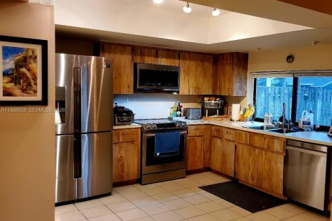 Villa ou maison à louer à Sunrise, Floride: 1 chambre № 2044845 - photo 3