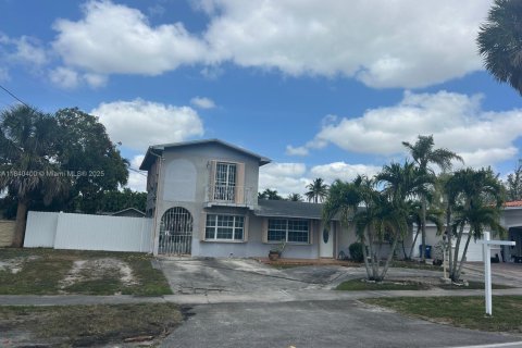 Immobilier commercial à louer à Hialeah, Floride: 1 chambre, 215.53 m2 № 1828988 - photo 1