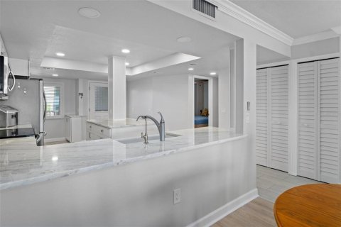 Condo in Port Richey, Florida, 2 bedrooms  № 2396330 - photo 13