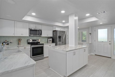 Condo in Port Richey, Florida, 2 bedrooms  № 2396330 - photo 14