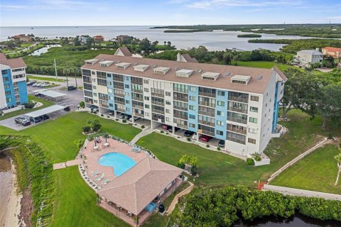 Condo in Port Richey, Florida, 2 bedrooms  № 2396330 - photo 3