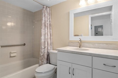 Condo in Port Richey, Florida, 2 bedrooms  № 2396330 - photo 22