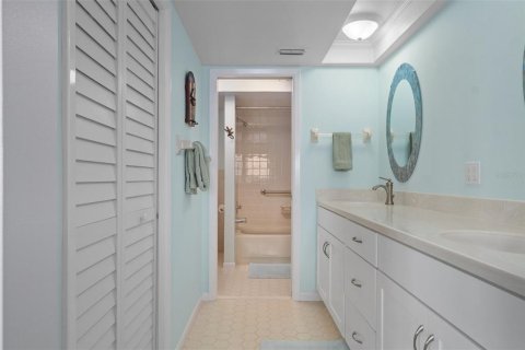 Condo in Port Richey, Florida, 2 bedrooms  № 2396330 - photo 27