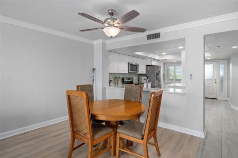 Condo in Port Richey, Florida, 2 bedrooms  № 2396330 - photo 11