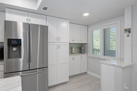 Condo in Port Richey, Florida, 2 bedrooms  № 2396330 - photo 15