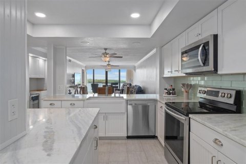 Condo in Port Richey, Florida, 2 bedrooms  № 2396330 - photo 17