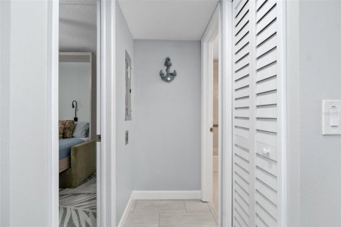 Condo in Port Richey, Florida, 2 bedrooms  № 2396330 - photo 19