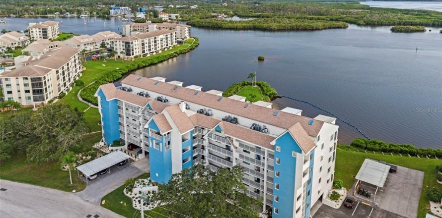 Condo in Port Richey, Florida, 2 bedrooms  № 2396330