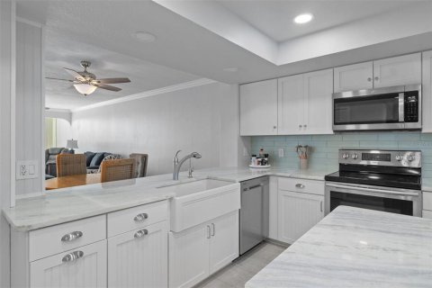 Condo in Port Richey, Florida, 2 bedrooms  № 2396330 - photo 18
