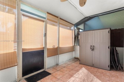 Touwnhouse à louer à Kendall, Floride: 2 chambres, 134.71 m2 № 2047199 - photo 21