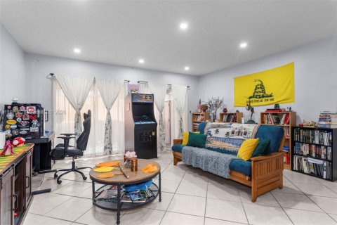 Touwnhouse à louer à Kendall, Floride: 2 chambres, 134.71 m2 № 2047199 - photo 10