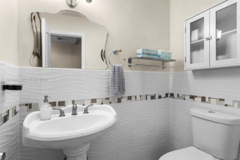 Touwnhouse à louer à Kendall, Floride: 2 chambres, 134.71 m2 № 2047199 - photo 6