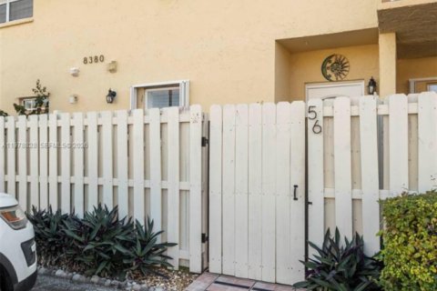 Touwnhouse à louer à Kendall, Floride: 2 chambres, 134.71 m2 № 2047199 - photo 26