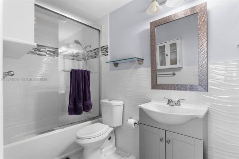 Touwnhouse à louer à Kendall, Floride: 2 chambres, 134.71 m2 № 2047199 - photo 19