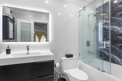 Touwnhouse à louer à Kendall, Floride: 2 chambres, 134.71 m2 № 2047199 - photo 16