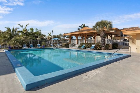 Touwnhouse à louer à Kendall, Floride: 2 chambres, 134.71 m2 № 2047199 - photo 24