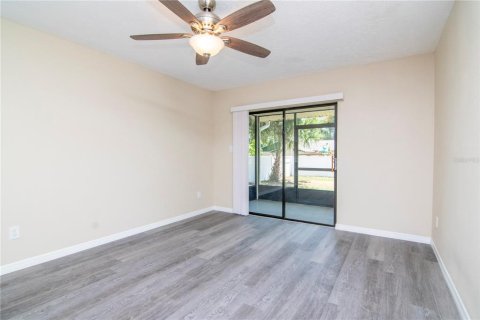 House in Brandon, Florida 4 bedrooms, 180.97 sq.m. № 1856128 - photo 12