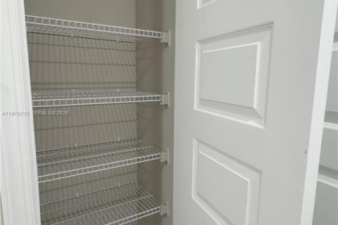 Casa en venta en Port St. Lucie, Florida, 3 dormitorios, 153.66 m2 № 2174910 - foto 14