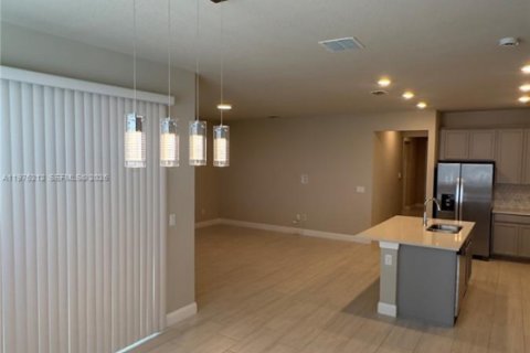 Casa en venta en Port St. Lucie, Florida, 3 dormitorios, 153.66 m2 № 2174910 - foto 25