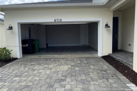 Casa en venta en Port St. Lucie, Florida, 3 dormitorios, 153.66 m2 № 2174910 - foto 7