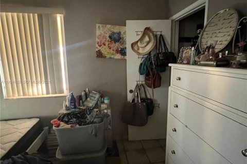 Casa en venta en Miami, Florida, 4 dormitorios, 190.64 m2 № 1995069 - foto 10