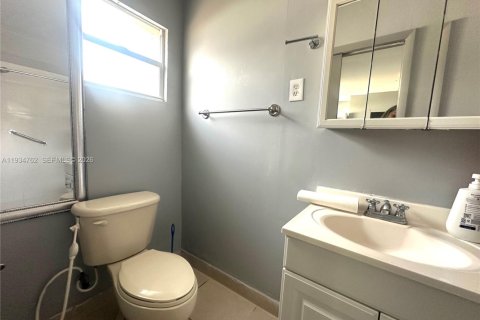 Casa en venta en Miami, Florida, 4 dormitorios, 190.64 m2 № 1995069 - foto 17