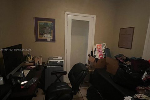 Casa en venta en Miami, Florida, 4 dormitorios, 190.64 m2 № 1995069 - foto 12