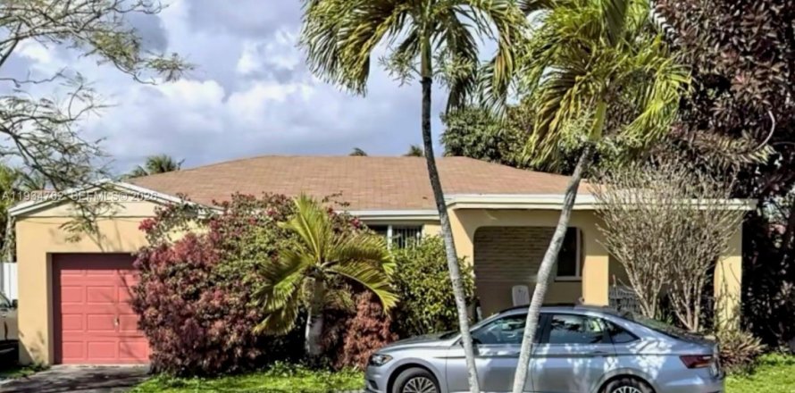 Casa en Miami, Florida 4 dormitorios, 190.64 m2 № 1995069