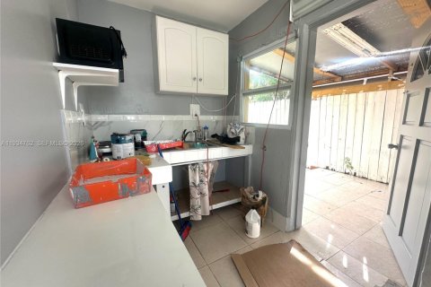 Casa en venta en Miami, Florida, 4 dormitorios, 190.64 m2 № 1995069 - foto 14