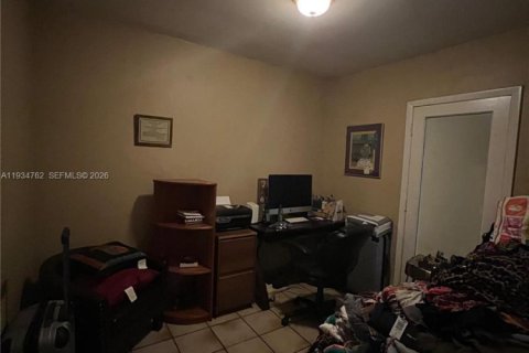 Casa en venta en Miami, Florida, 4 dormitorios, 190.64 m2 № 1995069 - foto 11