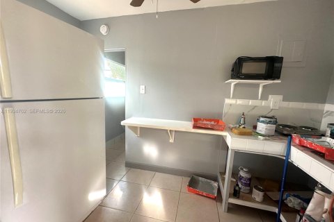 Casa en venta en Miami, Florida, 4 dormitorios, 190.64 m2 № 1995069 - foto 18