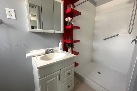 Casa en venta en Miami, Florida, 4 dormitorios, 190.64 m2 № 1995069 - foto 22