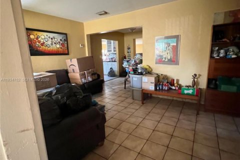 Casa en venta en Miami, Florida, 4 dormitorios, 190.64 m2 № 1995069 - foto 8
