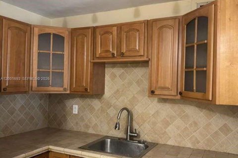 Condo in Miami, Florida, 1 bedroom  № 2065881